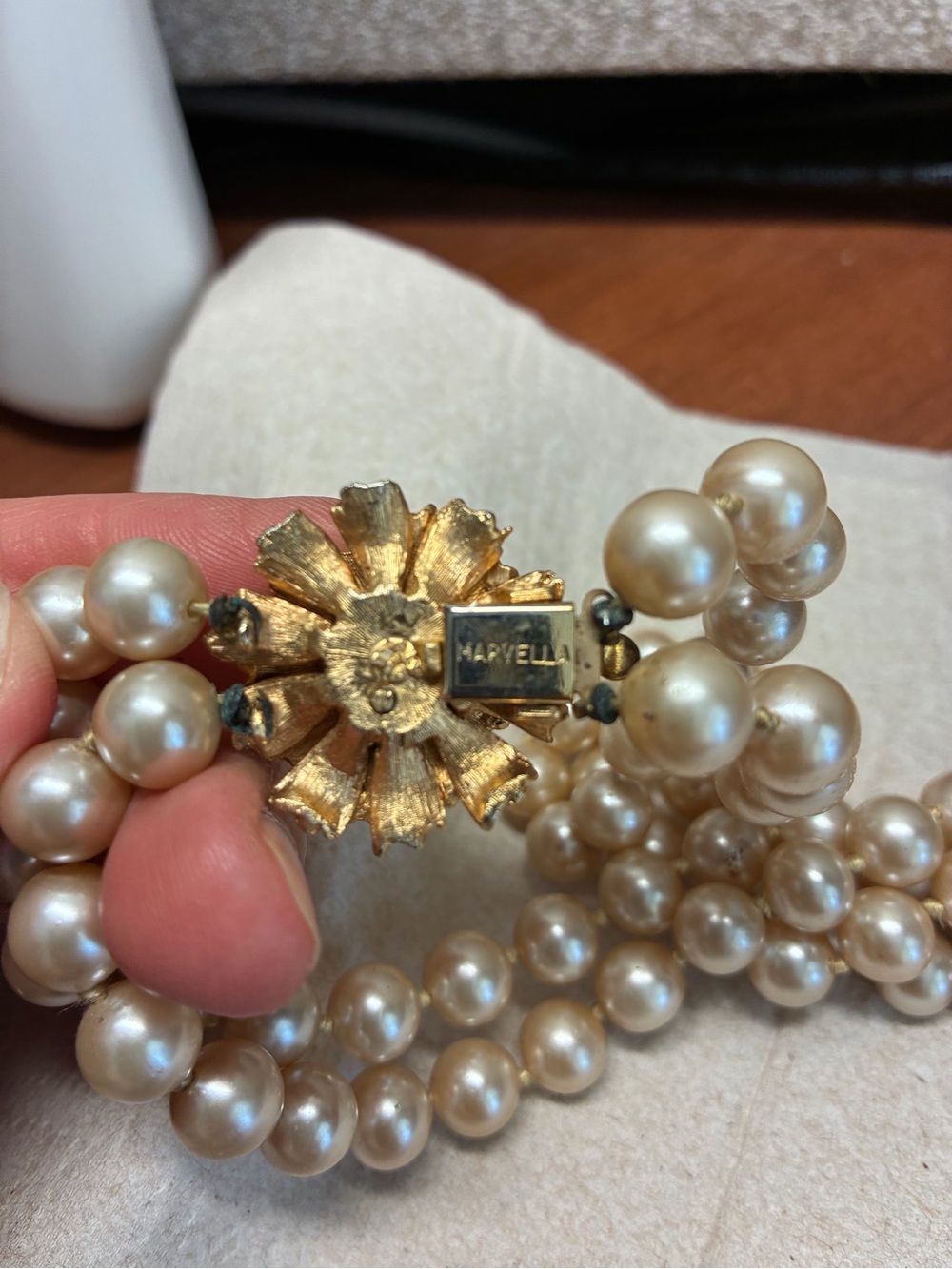Classic vintage Cream Pearl Double-Strand Necklace with Gold Floral Clasp 18” - Picture 5 of 5